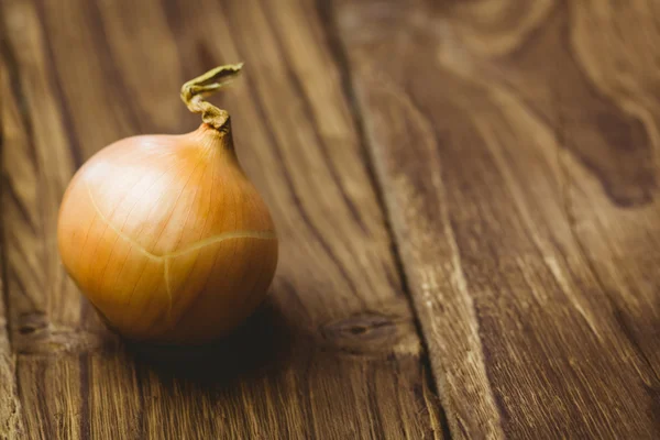 Fresh onion on wooden background — Stock Photo, Image