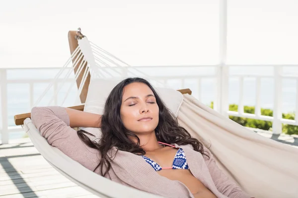 Pretty brunette relaxing on a hammock — Stock Photo, Image