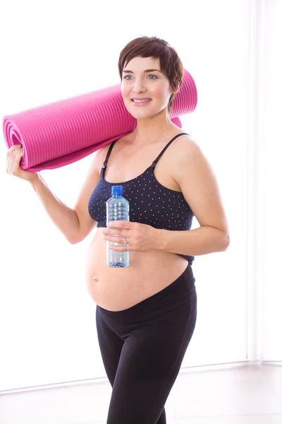 Schwangere hält sich fit — Stockfoto