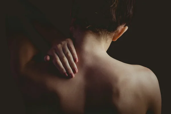 Nude woman with a neck injury — Stock Photo, Image