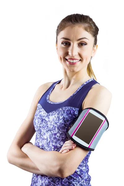 Ajuste mujer con teléfono inteligente en brazalete — Foto de Stock