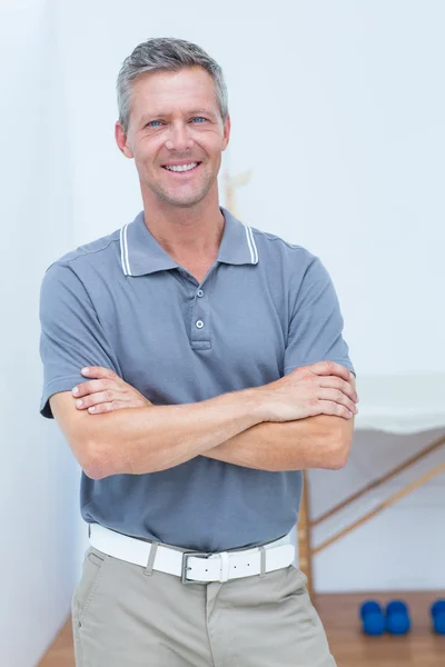 Smiling doctor standing arms crossed — Stock Photo, Image