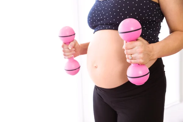 Pregnant woman keeping in shape — Stock Photo, Image