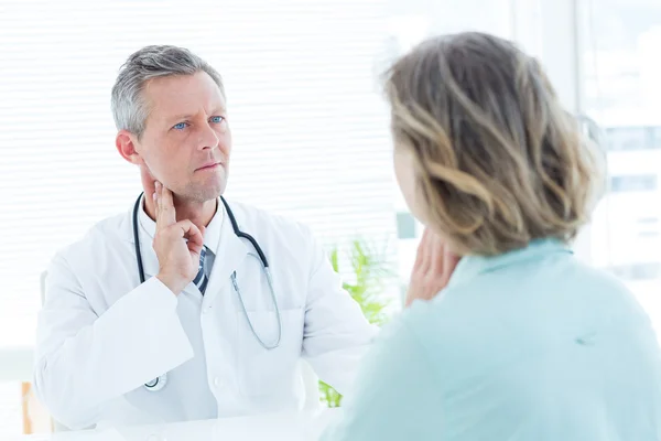 Doctor touching his pulse — Stock Photo, Image