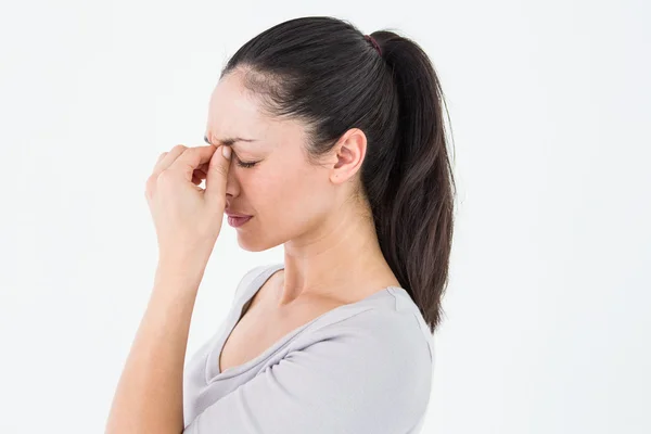 Bruneta žena trpící migrénou — Stock fotografie