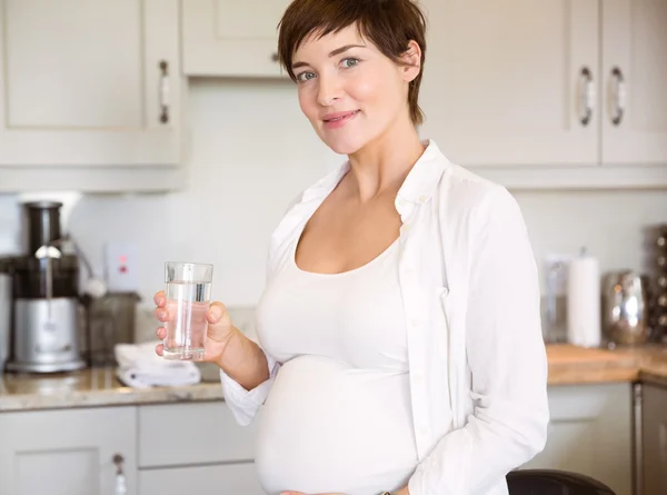 Pregnant woman having a glass of water — Stock Photo, Image