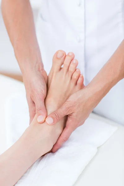 Physiotherapist doing foot massage — Stock Photo, Image