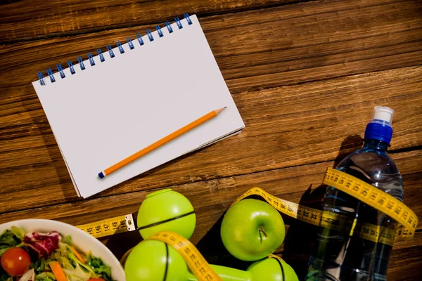 Notepad with indicators of healthy lifestyle — Stock Photo, Image