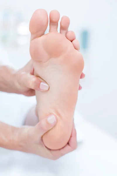 Physiotherapist doing foot massage — Stock Photo, Image