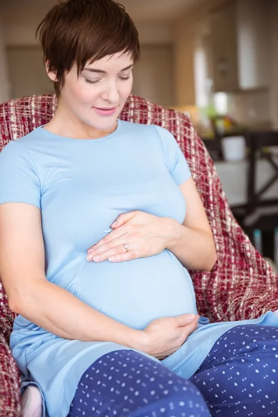 Gravid kvinna med hennes bula — Stockfoto