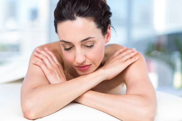 Smiling brunette relaxing on massage table — Stock Photo, Image