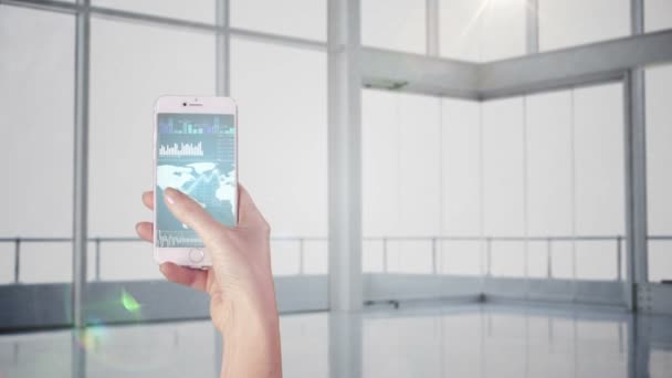 Main à l'aide d'applications sur smartphone — Video