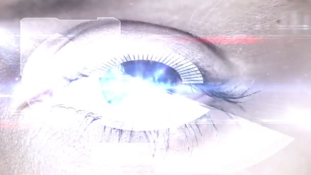 Глаз сканирует футуристический интерфейс — стоковое видео