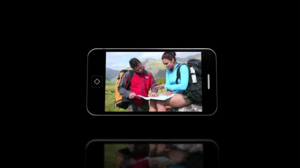 Pantallas de dispositivos multimedia que muestran aventura al aire libre — Vídeo de stock