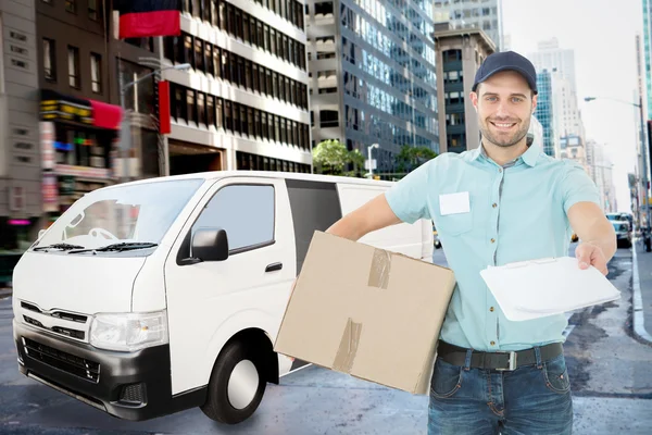 Delivery man with package giving clipboard — Stock Photo, Image