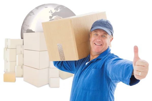 Entrega homem segurando caixa de papelão — Fotografia de Stock