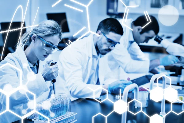 Science students working with chemicals in lab — Stock Photo, Image