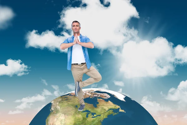 Man with grey hair in tree pose — Stock Photo, Image