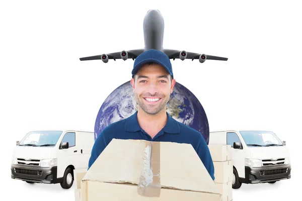 Entrega hombre sosteniendo caja de cartón — Foto de Stock