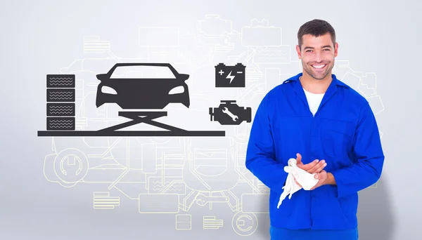 Mechanic wiping hands with cloth — Stock Photo, Image