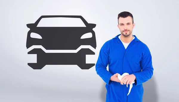 Mechanic wiping hands with cloth — Stock Photo, Image