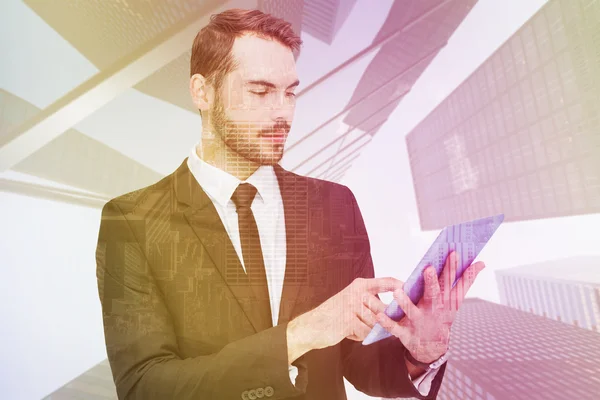 Hombre de negocios alegre tocando la tableta digital —  Fotos de Stock