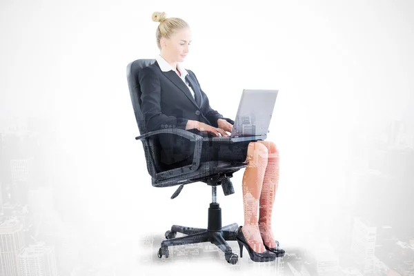 Podnikání žena sedí — Stock fotografie