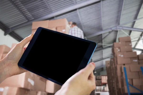 Imagem composta de mãos segurando tablet — Fotografia de Stock