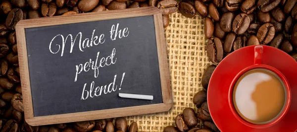 Złożony obraz czerwony kubek kawy — Zdjęcie stockowe