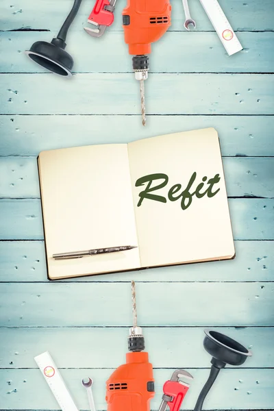 Refit tegen tools en Kladblok — Stockfoto