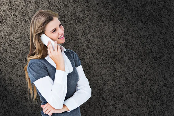 Složený obraz šťastný blondýna na telefonu — Stock fotografie