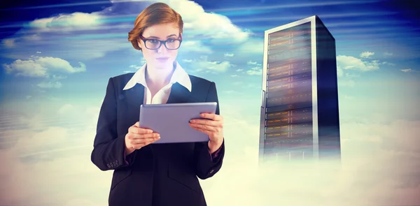 Businesswoman using her tablet pc — Stock Photo, Image