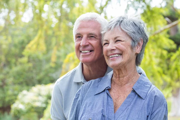 Happy old couple smiling — Stock Photo, Image