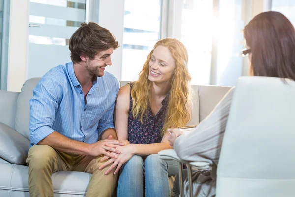 Psychologist and happy couple — Stockfoto