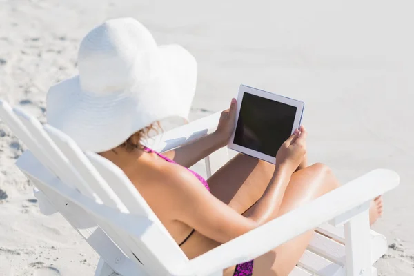 Brunette in swimsuit at the beach — Stock Photo, Image