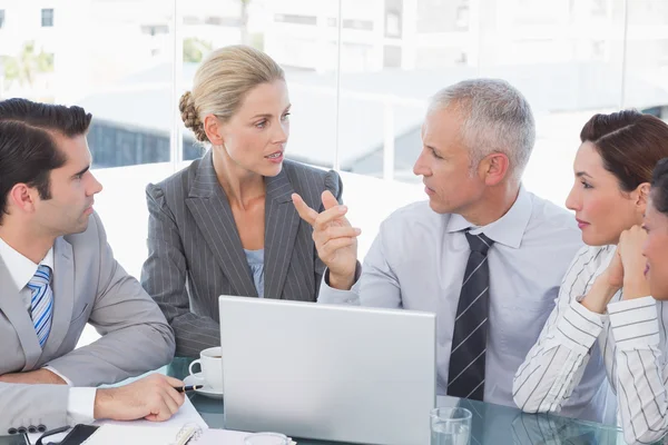 Zakelijke team met een bijeenkomst — Stockfoto