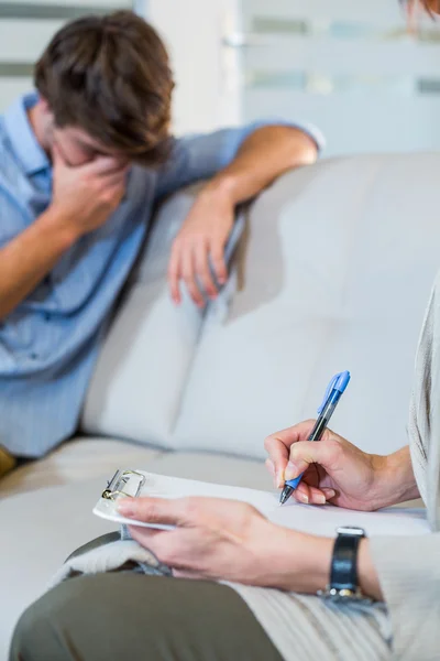 Psychologist talking with depressed man — Stock Photo, Image
