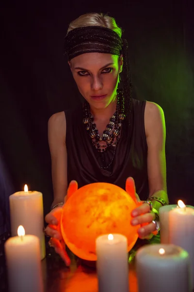 Fortune teller forecasting the future — Stock Photo, Image