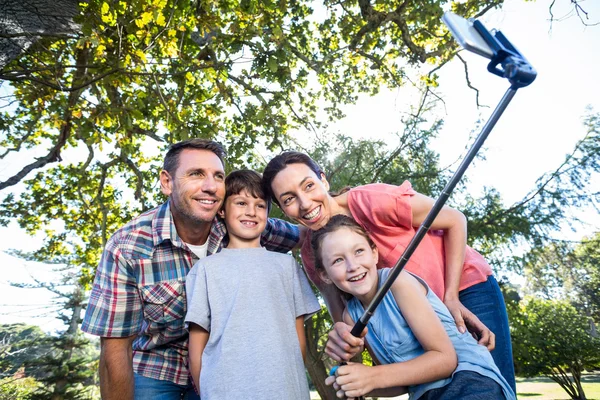 Family in park taking selfie — Stock Photo, Image