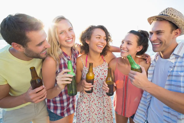 Gruppe von Freunden, die Spaß haben — Stockfoto