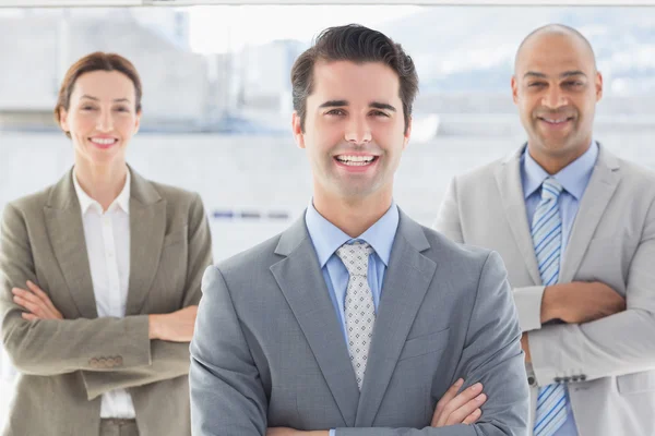 Collègues d'affaires souriant à la caméra — Photo