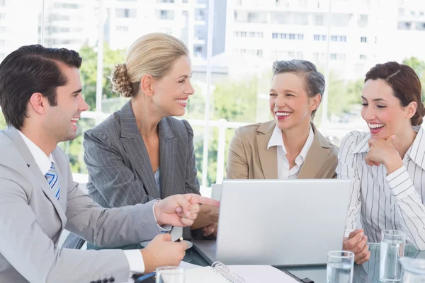 Zakelijke team met een bijeenkomst — Stockfoto