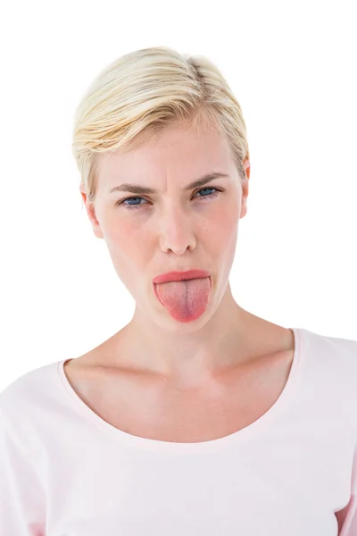 Mujer rubia sacando la lengua — Foto de Stock