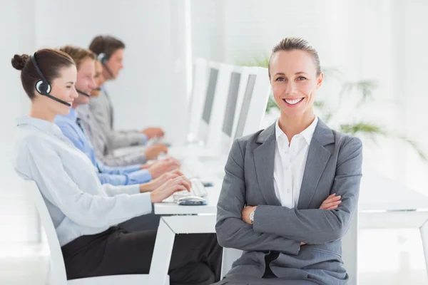 Gerente sonriendo a la cámara — Foto de Stock