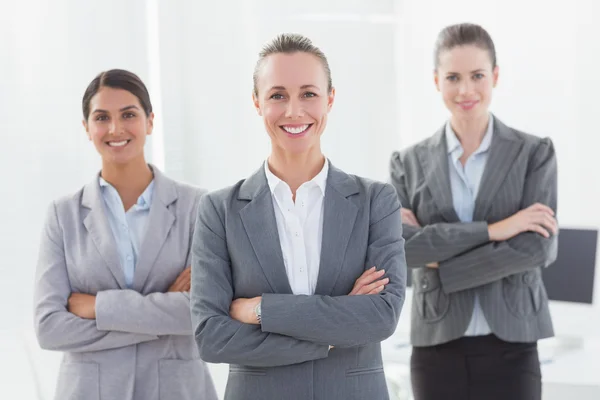 Equipe de negócios Braços de pé cruzados — Fotografia de Stock