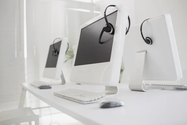 Computers en headsets — Stockfoto