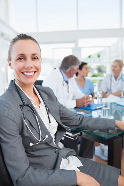 Équipe de médecins en réunion — Photo