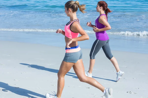 Amici che fanno jogging insieme — Foto Stock