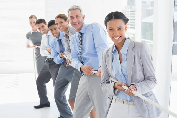 Business people pulling rope — Stock Photo, Image