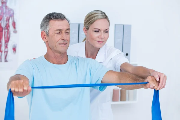 Doctor examining her patient back — Stock Photo, Image